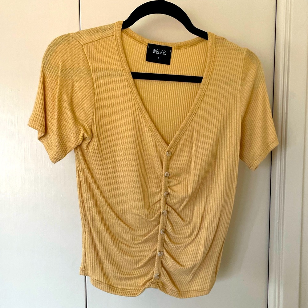 WEEK& Mustard Yellow Ribbed Ruched Button Up Top S Fall Fitted Short Sleeve